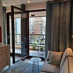 Siedmiogrodzka - Handy Location, Aircon & Garage Free Apartamento