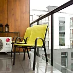 Siedmiogrodzka - Handy Location, Aircon & Garage Free Apartamento Varsovia
