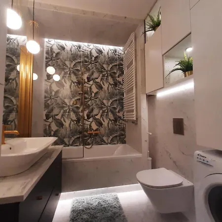 Siedmiogrodzka - Handy Location, Aircon & Garage Free *