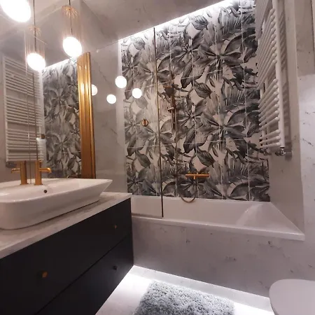 Siedmiogrodzka - Handy Location, Aircon & Garage Free *