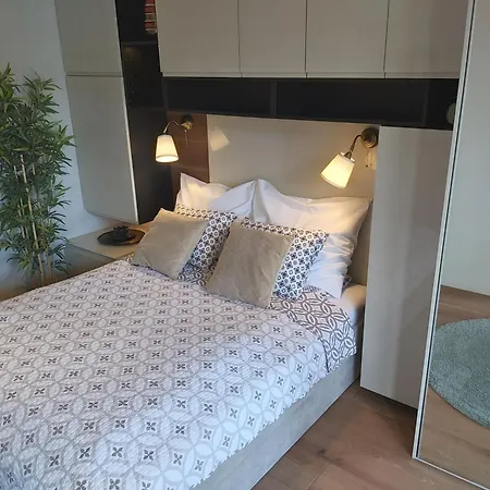 Lägenhet Siedmiogrodzka - Handy Location, Aircon & Garage Free Warszawa