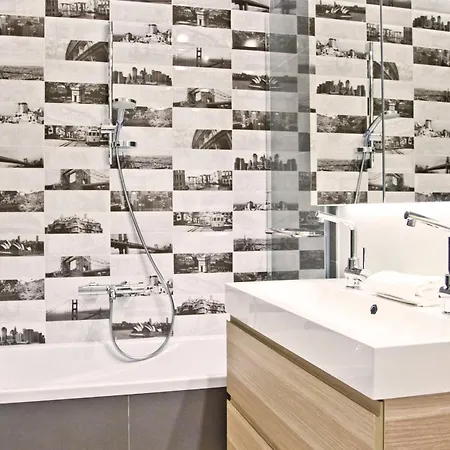 Siedmiogrodzka - Handy Location, Aircon & Garage Free * Warszawa