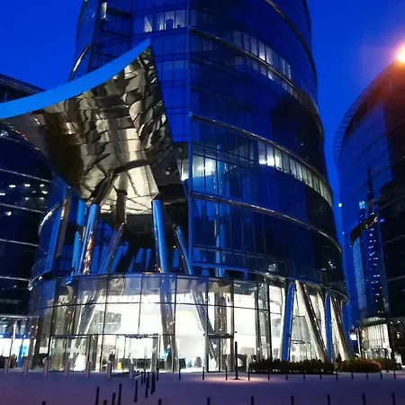 Siedmiogrodzka - Handy Location, Aircon & Garage Free Lejlighed *