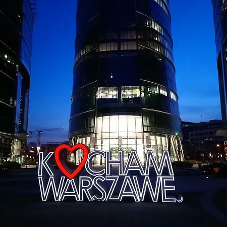 Siedmiogrodzka - Handy Location, Aircon & Garage Free Lejlighed