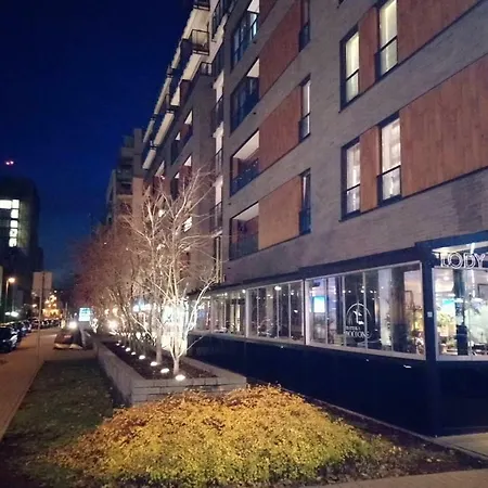 Siedmiogrodzka - Handy Location, Aircon & Garage Free Lejlighed *