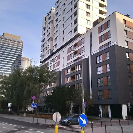 Siedmiogrodzka - Handy Location, Aircon & Garage Free Apartment *
