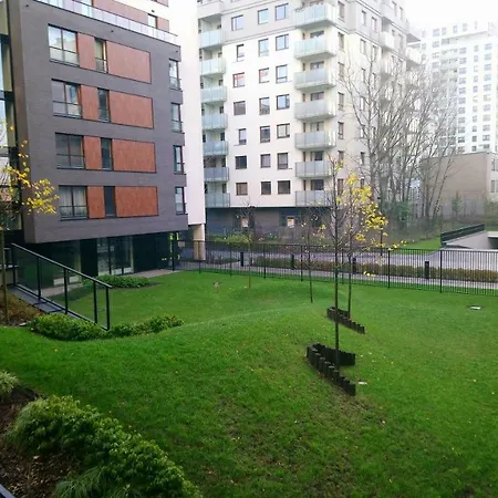 Siedmiogrodzka - Handy Location, Aircon & Garage Free Apartment Warsaw