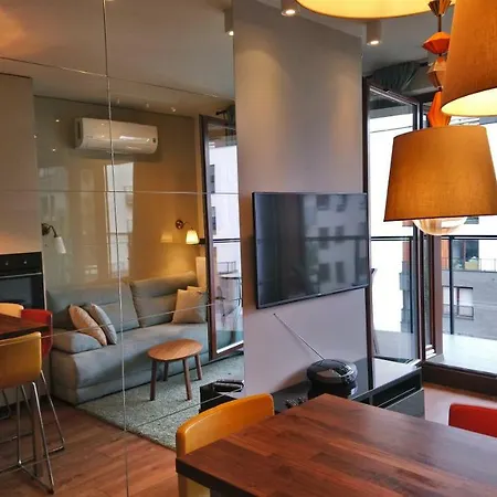 Siedmiogrodzka - Handy Location, Aircon & Garage Free Apartment *