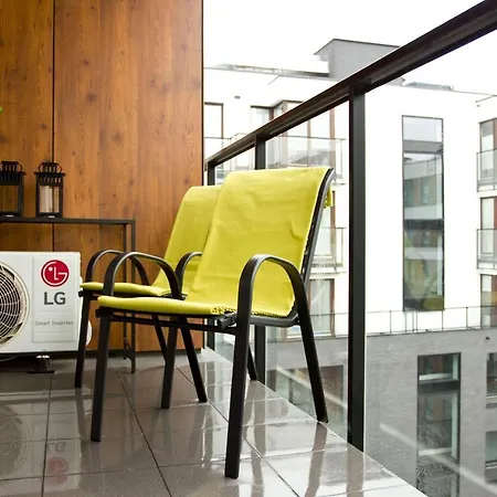 Siedmiogrodzka - Handy Location, Aircon & Garage Free Apartment Warsaw