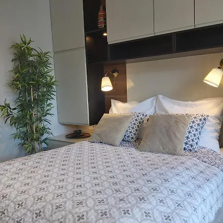 Lejlighed Siedmiogrodzka - Handy Location, Aircon & Garage Free *