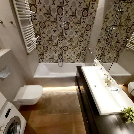 Siedmiogrodzka - Handy Location, Aircon & Garage Free * Warsaw