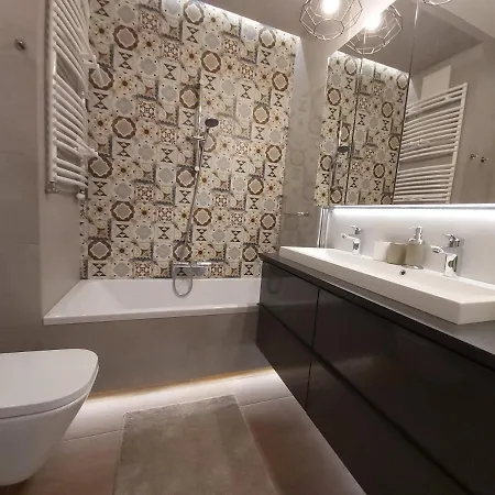 Apartment Siedmiogrodzka - Handy Location, Aircon & Garage Free *