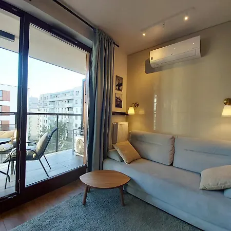 Siedmiogrodzka - Handy Location, Aircon & Garage Free Apartment *