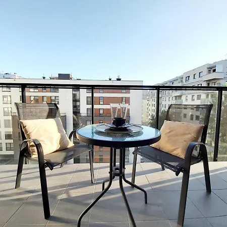 Siedmiogrodzka - Handy Location, Aircon & Garage Free Warszawa