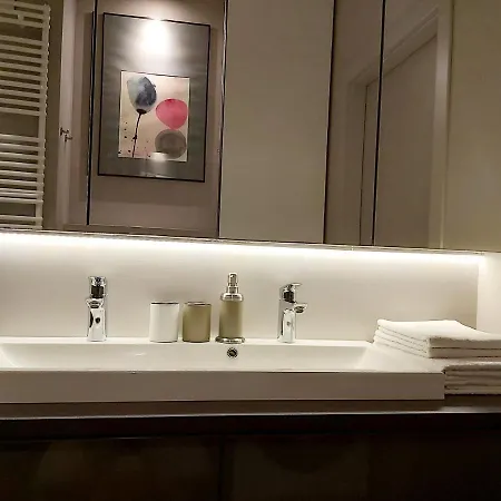 Siedmiogrodzka - Handy Location, Aircon & Garage Free Lejlighed Warszawa