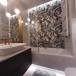 Siedmiogrodzka - Handy Location, Aircon & Garage Free *